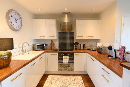 Stunning Liverpool City Location with River View and parking space included photo 10