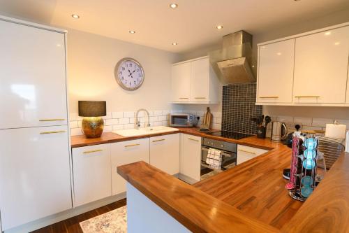 Stunning Liverpool City Location with River View and parking space included photo 13