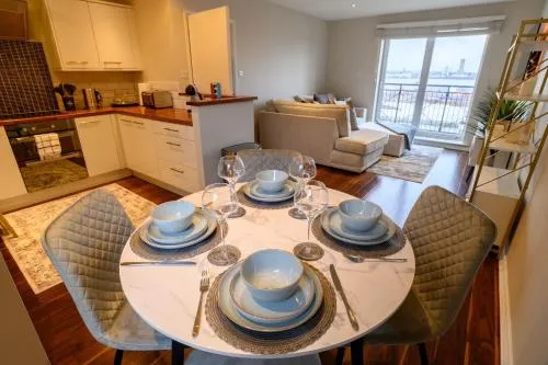 Stunning Liverpool City Location with River View and parking space included photo 1