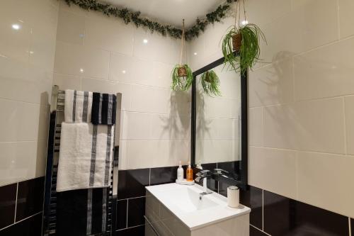 Stunning Liverpool City Location with River View and parking space included photo 9