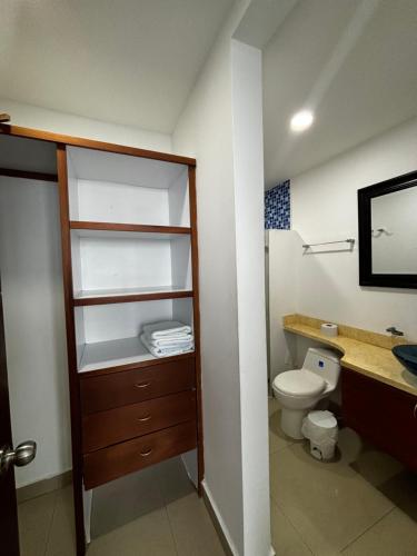 Ein Badezimmer in der Unterkunft Paraíso en Bocagrande con Vista al Mar