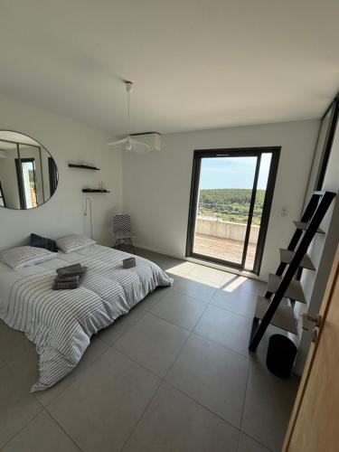 Postel nebo postele na pokoji v ubytování Villa Contemporaine vue mer-vignobles,Piscine-Spa