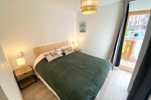 Ένα ή περισσότερα κρεβάτια σε δωμάτιο στο Apartment for 4 to 6 people with a 60m terrace