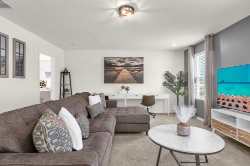 Upstay - Solara Resort Retreat w Pool and Hot Tub photo 5