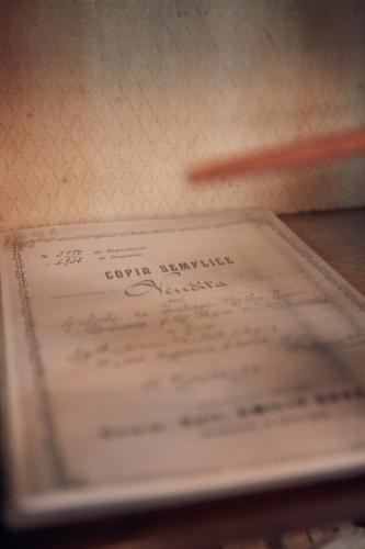 a piece of paper sitting on top of a table at Le Corti Dei Sassi in Berbenno di Valtellina