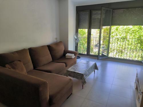 a living room with a couch and a coffee table at apartamento3 in Benicarló