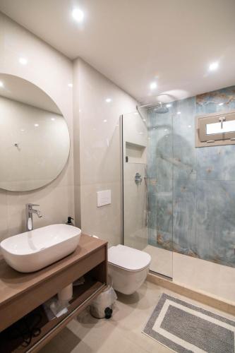 Ένα μπάνιο στο Raptis Apartments