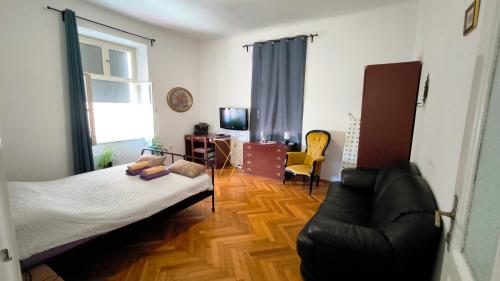 Ένα ή περισσότερα κρεβάτια σε δωμάτιο στο Retro Opatija Center Apartments