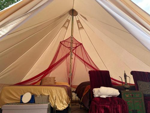 Postel nebo postele na pokoji v ubytování #Y7 Whole New World Yurt