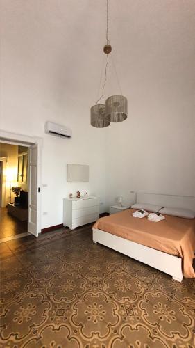 a bedroom with a bed and two lights at La Domvs del Borgo in Taranto