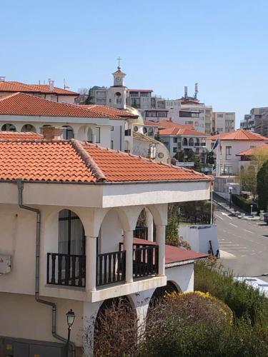 Το κτήριο όπου στεγάζεται  το διαμέρισμα