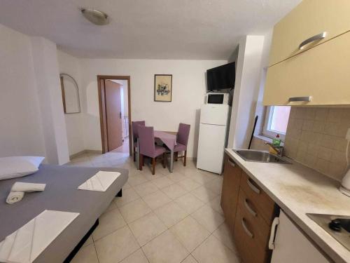 Dapur atau dapur kecil di Apartman Ante 2