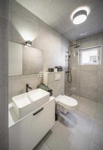 Ένα μπάνιο στο Riedenblick Apartments