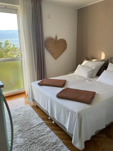 Ένα ή περισσότερα κρεβάτια σε δωμάτιο στο Apartman Kman