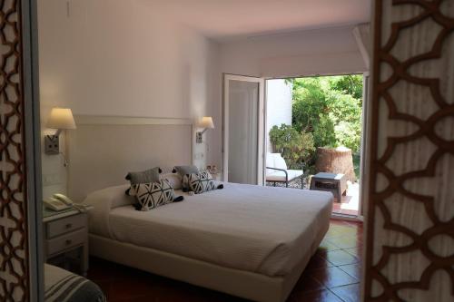 Posteľ alebo postele v izbe v ubytovaní Hotel Malaga Picasso