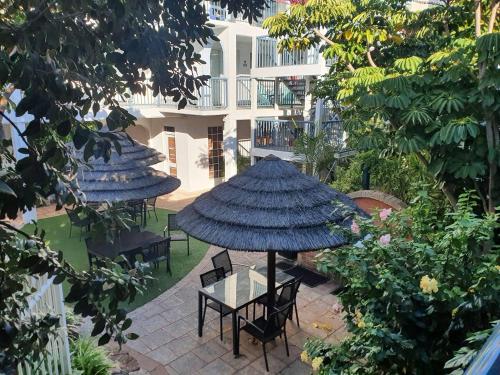 Κήπος έξω από το Coastal Salty Kiss Sleeps 4!