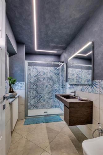 a bathroom with a shower and a sink at La Cantina Rent Rooms in Agliè