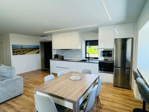 a kitchen and dining room with a table and chairs at Casa do Cato in Viana do Castelo