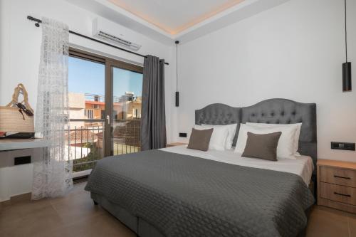 Postel nebo postele na pokoji v ubytování Zante Center Suite B