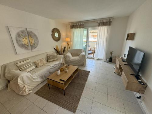 Elegant Apartment with Sea View and Swimming pool