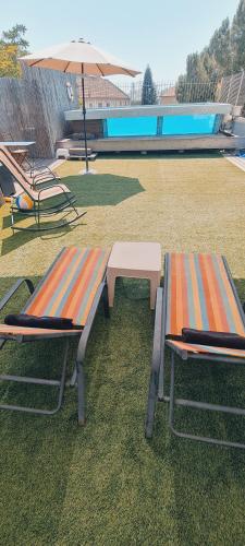 Private Swimming Pool ! דירת סטודיו קטנה עם בריכה פרטיתの敷地内または近くにあるプール
