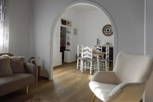Гостиная зона в BookHome by Greece Apartments