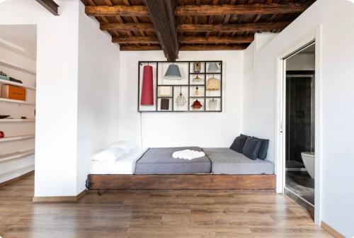 A bed or beds in a room at Colosseo Suite