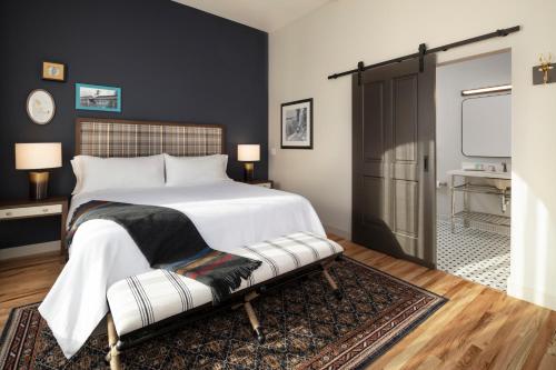 Postel nebo postele na pokoji v ubytování Hotel Maxwell Anderson