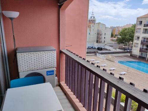 Bazén v ubytovaní Studio meublé climatisé centre port cap d'Agde alebo v jeho blízkosti