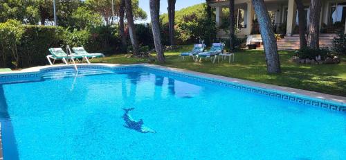VILLA CASTELLA Acogedora casa para familias con piscina y jardín cerca del mar