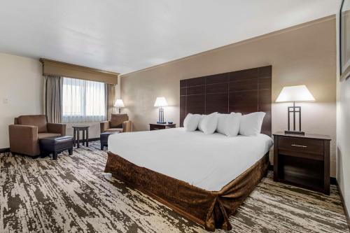 Letto o letti in una camera di Best Western Prescottonian