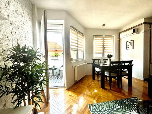 a living room with a table and a dining room at Apartman “Sofia” in Pirot
