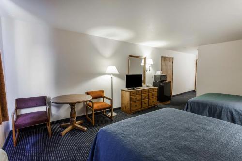 Postel nebo postele na pokoji v ubytování Quality Inn & Suites Goldendale