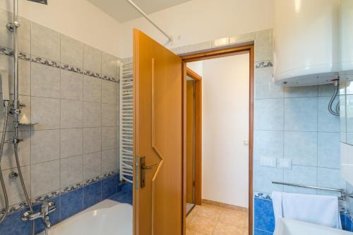 Ένα μπάνιο στο Apartment Vrsar 17473b