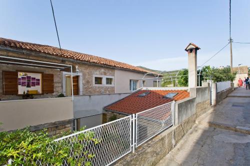 Apartments with parking space Hvar - 23410