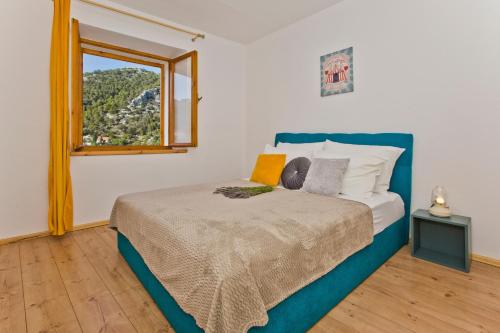 Apartments with parking space Hvar - 23410