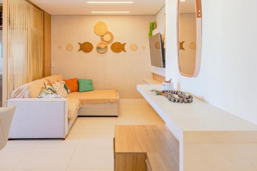 a room with a bed and a couch in it at Venice Home Club - Balneário Piçarras in Itajubá