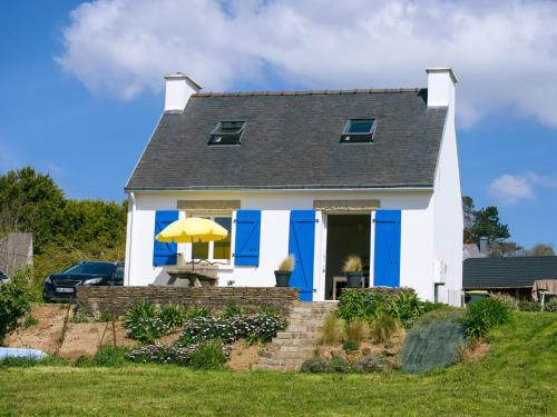 Holiday home with sea views, Roscanvel