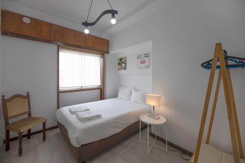 FLH Porto Spacious Apartment with Balcony
