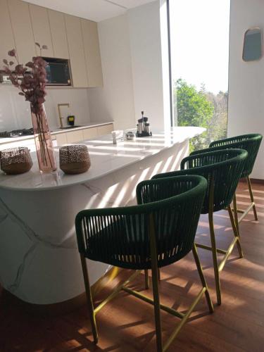 Kuchyň nebo kuchyňský kout v ubytování Departamentos Smart Design