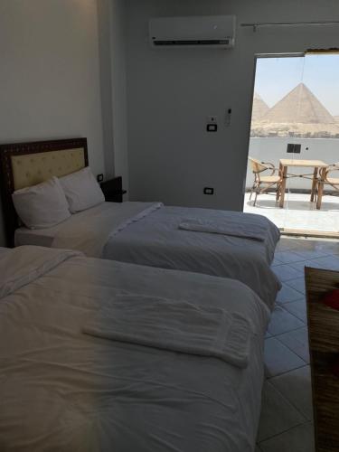Llit o llits en una habitació de Anubis Pyramids View