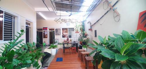 Un restaurant sau alt loc unde se poate mânca la Flower Home ផ្ទះសំណាក់ ហូមផ្កា