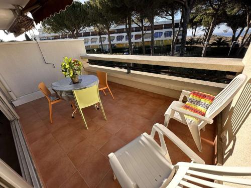 Photo de la galerie de l'établissement Appartement 2 Pièces avec Terrasse, Parking Privé - FR-1-731-90, au Grau-du-Roi