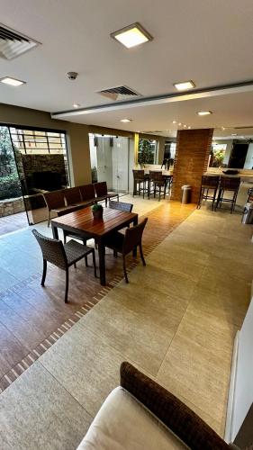 Χώρος καθιστικού στο Cosmopolitan PRAIA Flat com Estacionamento Grátis - Gonzaga - Ap 76