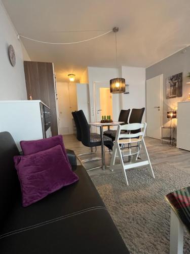 a living room with a couch and a table at Atempause und erholsame Zeit im Harz in Braunlage