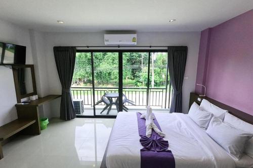 Postel nebo postele na pokoji v ubytování Friendly Hotel Krabi