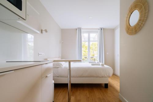 Posteľ alebo postele v izbe v ubytovaní Relaxing Studio Apartment in the Heart of Paris