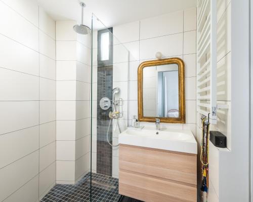 Photo de la galerie de l'établissement Spacious and Elegant 3BD ApartmentRochechouart, à Paris