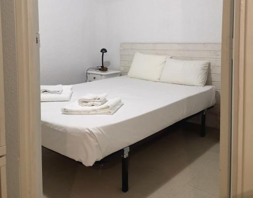 Postel nebo postele na pokoji v ubytování Cozy 2 Bedroom Apartment in Barrio de Salamanca