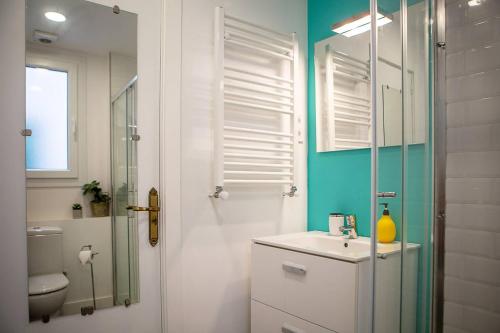Zdjęcie z galerii obiektu Lovely and Chic 1 Bedroom Apartment next to Atocha w Madrycie